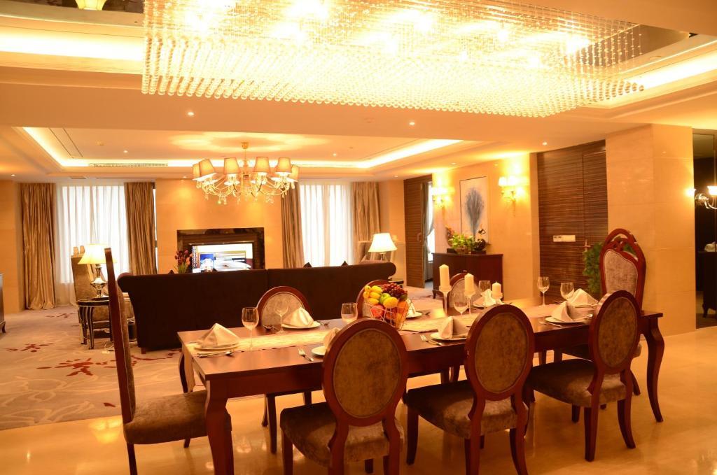 House International Hotel Чэнду Экстерьер фото